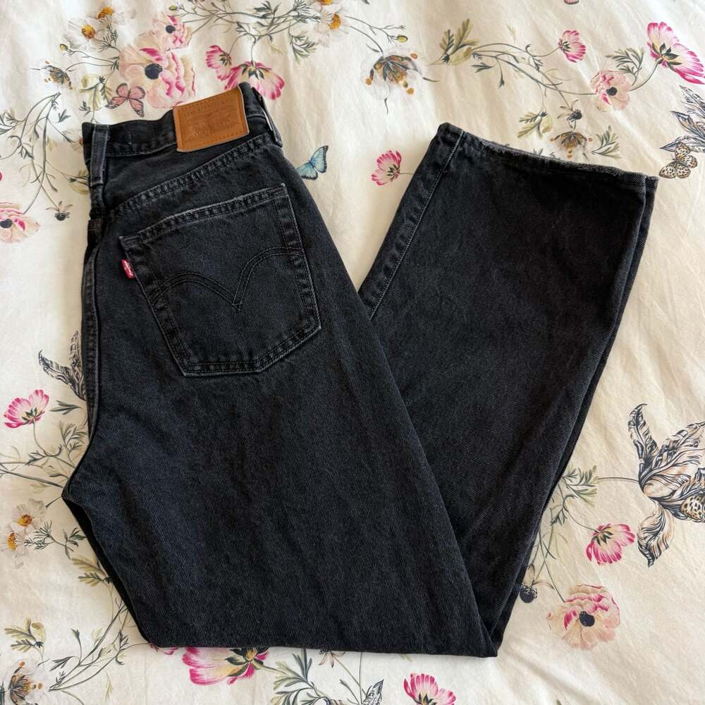 Levi's Premium Ribcage Straight Ankle Jeans in Black Sprout Distressed